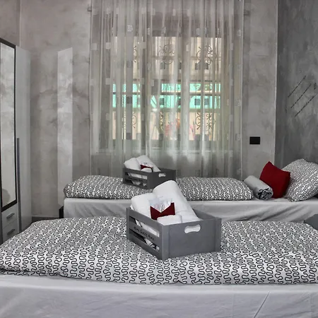 J&b לינה וארוחת בוקר